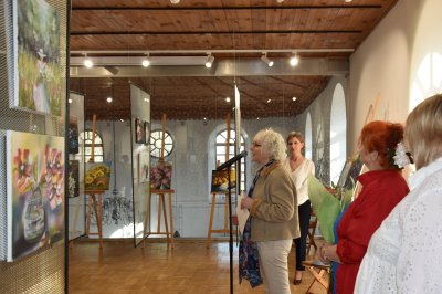 Malwy, róże, fiołki... - Wernisaż wystawy Barbary Harasim